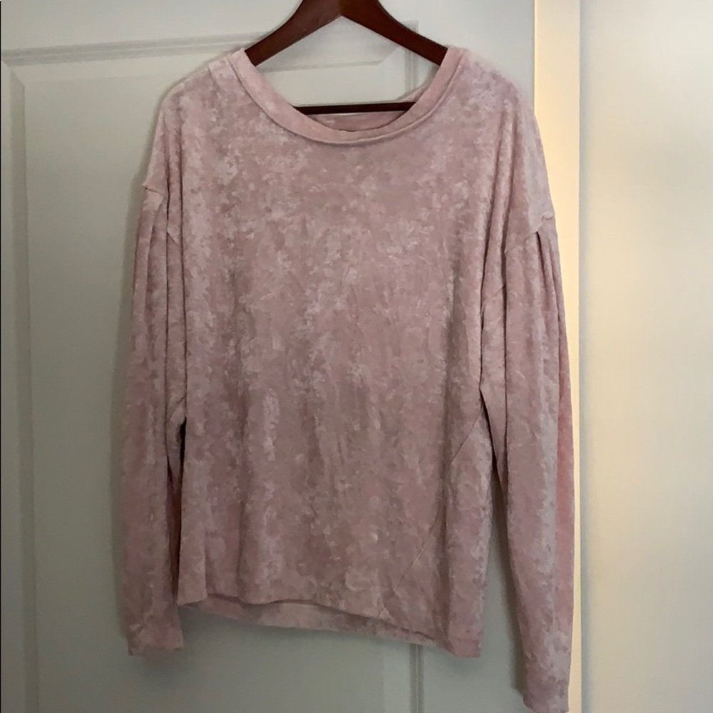 ⭐️ CLOSET CLEAROUT ⭐️ Free people velvet pullover